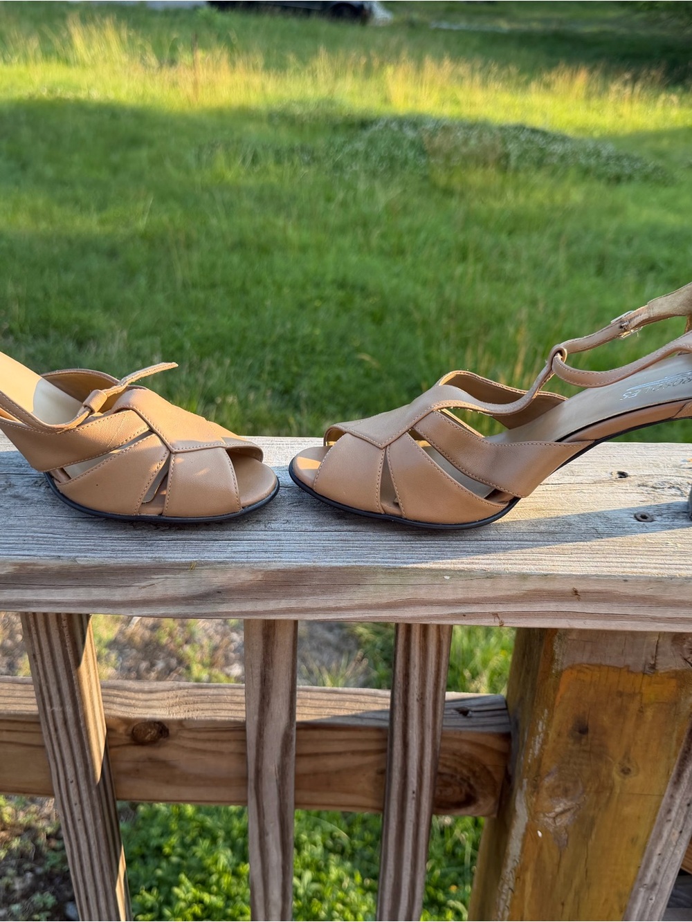 AEROSOLES Melba Leather Peep Toe T-Strap Heels Size 11W